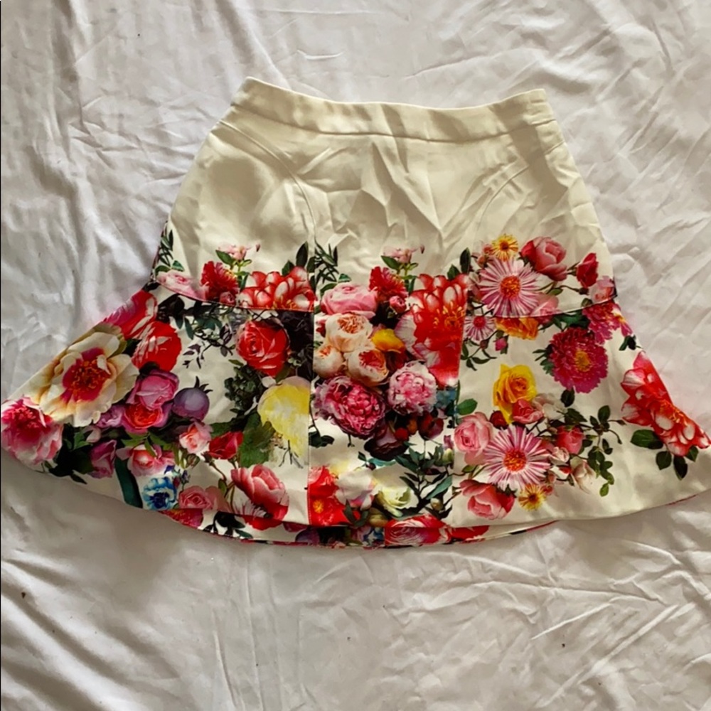 NWOT Gianni bini small skirt never worn